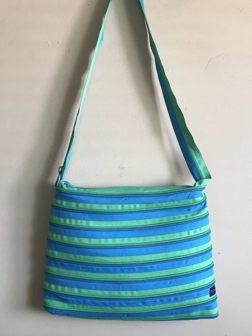 Zip it Brand Multiple Blue & Green Zipper Cross Body Purse